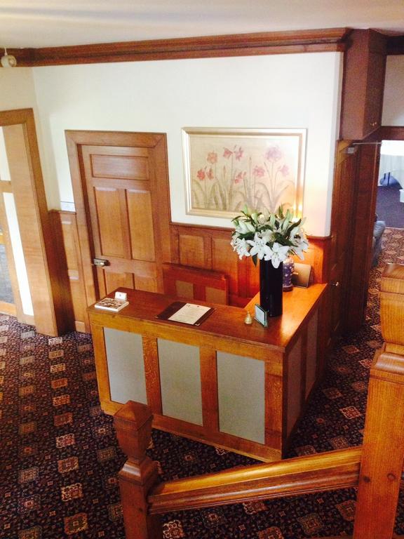 לאדלו Overton Grange Country Hotel מראה חיצוני תמונה